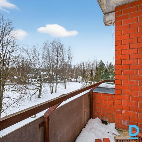 Pārdošanā vienistabas dzīvoklis ar lodžiju pašā Siguldas centrā.Dzīvokļa plānoju