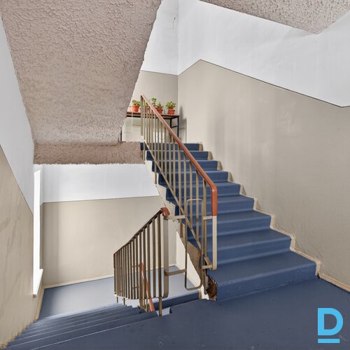 Pārdošanā vienistabas dzīvoklis ar lodžiju pašā Siguldas centrā.Dzīvokļa plānoju