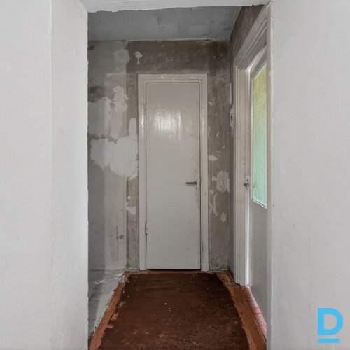 Pārdošanā vienistabas dzīvoklis ar lodžiju pašā Siguldas centrā.Dzīvokļa plānoju