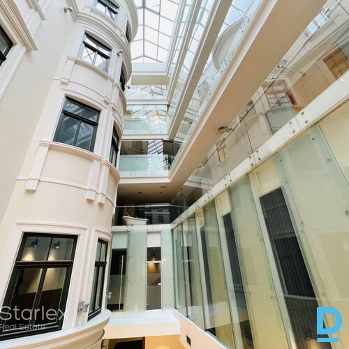 A klases biroja telpas Rīgas centrā "Tērbatas Biznesa Centrā".