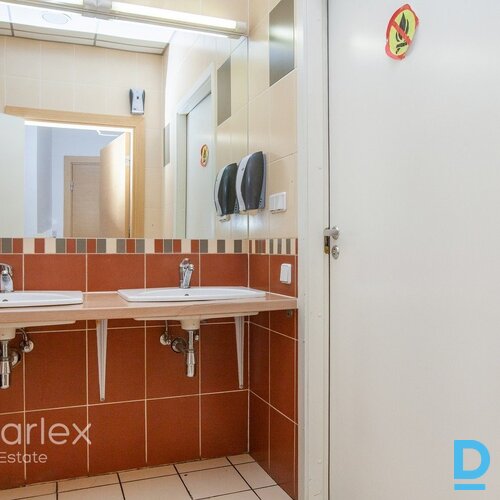 A klases biroja telpas Rīgas centrā "Tērbatas Biznesa Centrā".