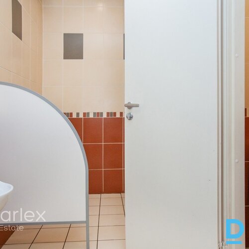 A klases biroja telpas Rīgas centrā "Tērbatas Biznesa Centrā".