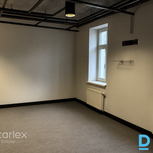 A klases biroja telpas Rīgas centrā "Tērbatas Biznesa Centrā".