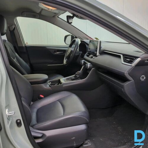 Pārdod Toyota Rav4 2.0i, 2021