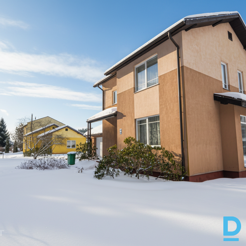 Izīrē māju Strautu iela 13