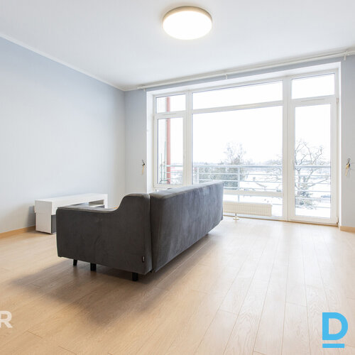 Pārdošanā plašs 2 istabu dzīvoklis jaunajā projektā Mārupē.Īpašums neprasa iegul