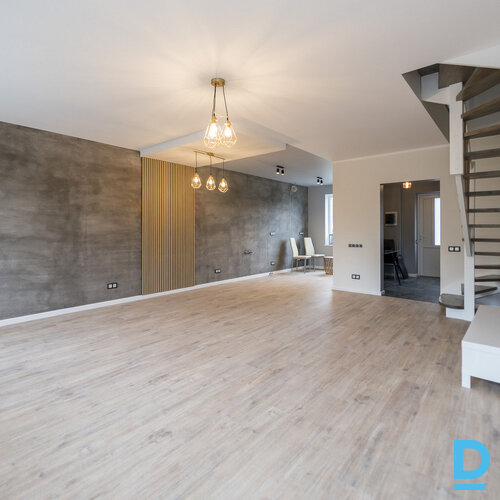 Pārdod māju Ķiršu iela 6