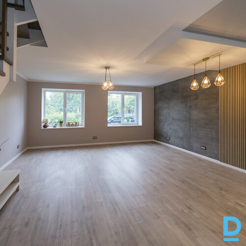 Pārdod māju Ķiršu iela 6