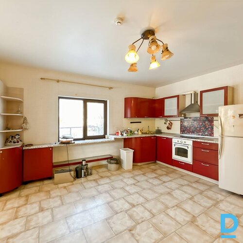 Pārdod plašu 7-istabu māju Dzidriņās – klusā un privātā apkaimē