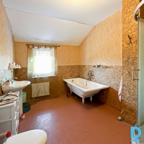 Pārdod plašu 7-istabu māju Dzidriņās – klusā un privātā apkaimē