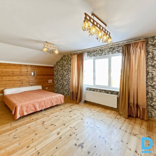 Pārdod plašu 7-istabu māju Dzidriņās – klusā un privātā apkaimē