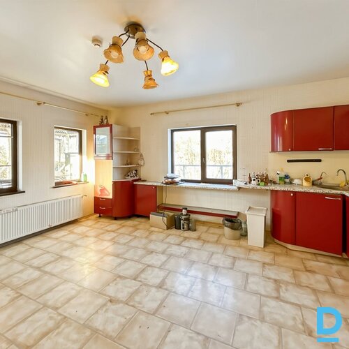 Pārdod plašu 7-istabu māju Dzidriņās – klusā un privātā apkaimē