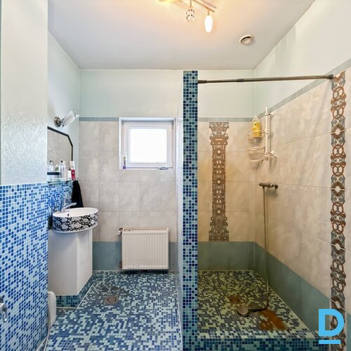 Pārdod plašu 7-istabu māju Dzidriņās – klusā un privātā apkaimē