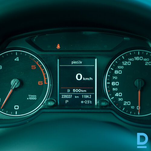 Audi Q5 Quattro 2010. gada Audi Q5 Quattro 2010. gada