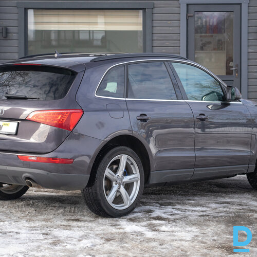 Audi Q5 Quattro 2010. gada Audi Q5 Quattro 2010. gada