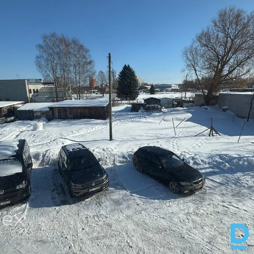 Dzīvoklis Rafa centrā, dzīvojams, bet prasa investīcijas. 2 istabu plašs dzīvoklis, ar atdalītu koridoru, virtuvi un sanmezglu