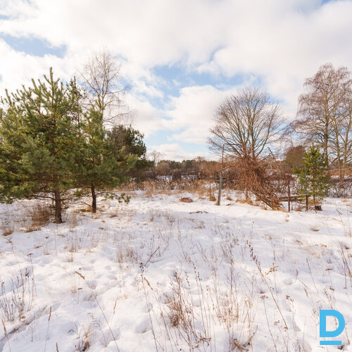 Pārdošanā 2200 m² zemes gabals privātai apbūvei Mērsragā.Zeme atrodas savrupmāju