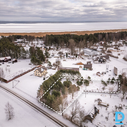 Pārdošanā 2200 m² zemes gabals privātai apbūvei Mērsragā.Zeme atrodas savrupmāju
