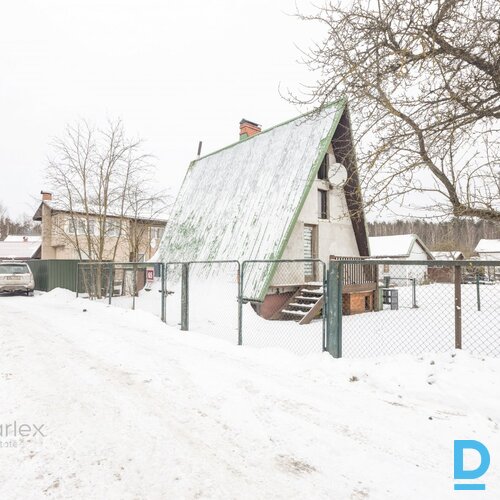 Kompakta trīs istabu māja