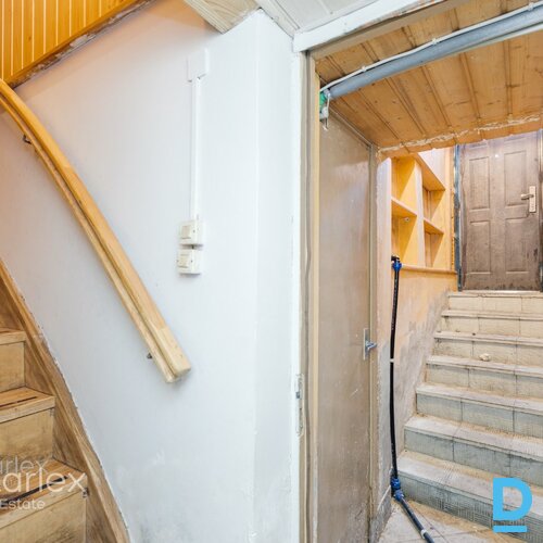 Kompakta trīs istabu māja