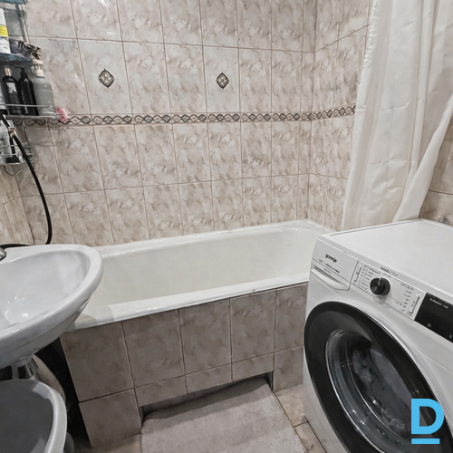 Pārdod dzīvokli Rīga Pļavnieki Zemes 8