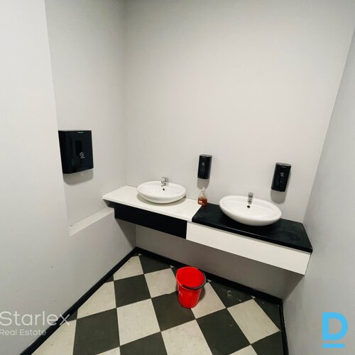 Tirdzniecības/kafejnīcas/biroja telpas Rīgas centrā pie ARS