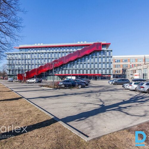 B klases biroja ēkā Red line tiek iznomātas telpas 3. stāvā