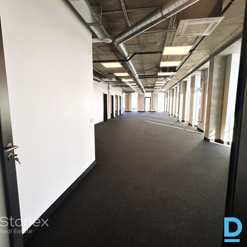 B klases biroja ēkā Red line tiek iznomātas telpas 3. stāvā