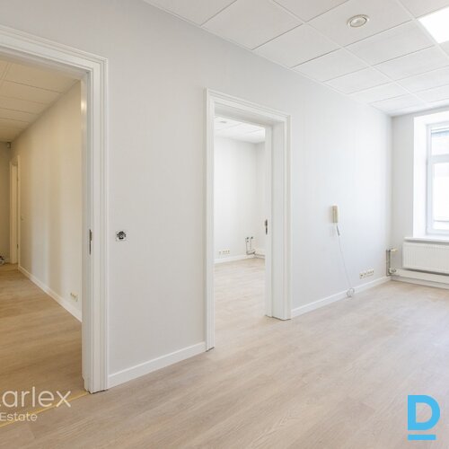 Skaistumkopšanai/medicīnas iestādei piemērotas telpas Rīgas centrā pie JTR