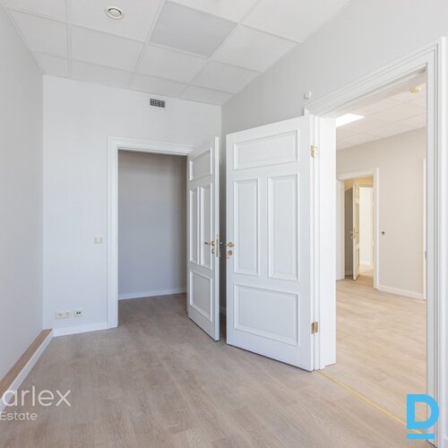 Skaistumkopšanai/medicīnas iestādei piemērotas telpas Rīgas centrā pie JTR