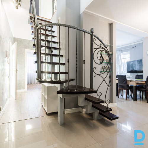 Pārdod māju Rūdolfa Blaumana 13