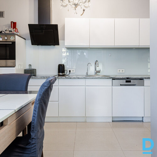 Pārdod māju Rūdolfa Blaumana 13