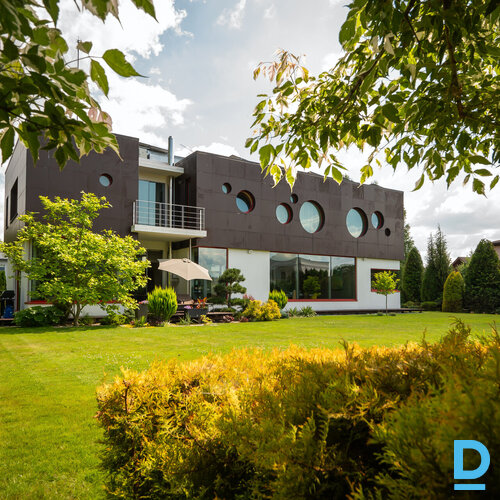 Pārdod māju Lazdu iela 18