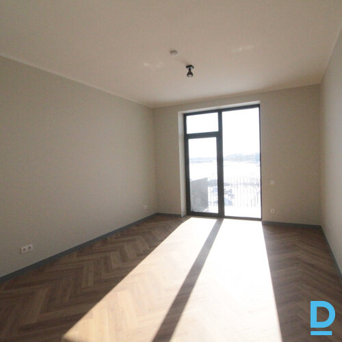 Pārdod dzīvokli Mazā Zemturu iela 14