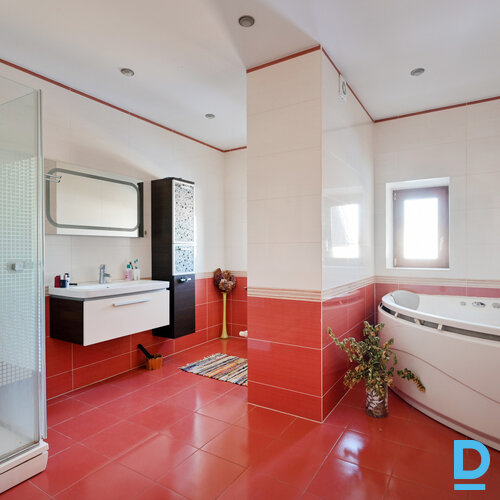 Pārdod māju Ezermalas iela 24