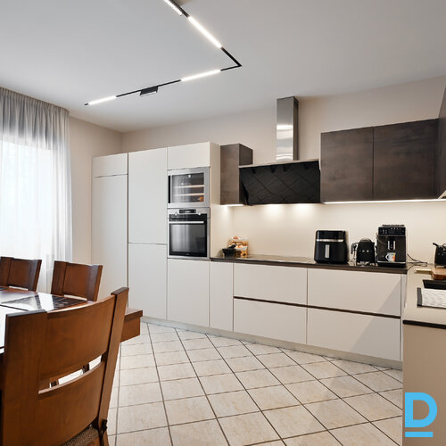 Pārdod māju Emīlijas Iela 11