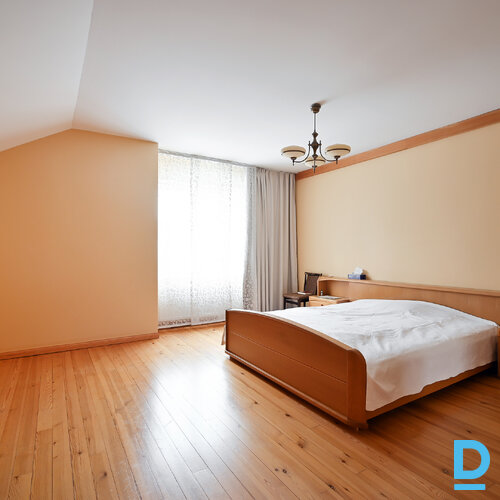 Pārdod māju Emīlijas Iela 11