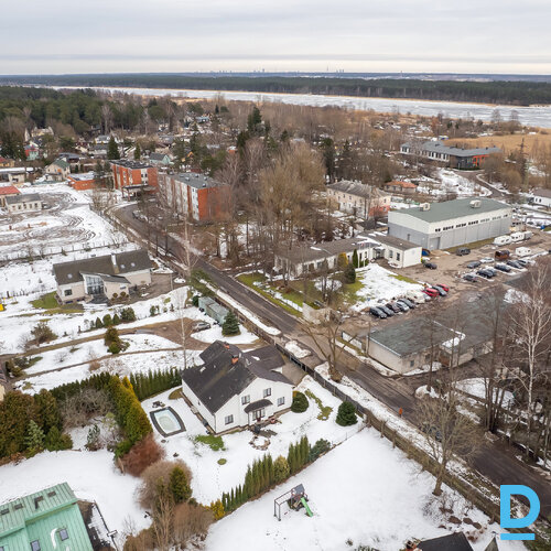 Pārdod māju Emīlijas Iela 11