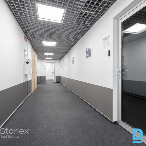 A klases birojs Rīgas centrā netālu no VEF tilta