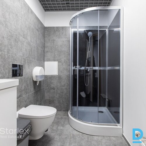 A klases birojs Rīgas centrā netālu no VEF tilta