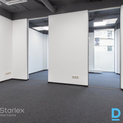 A klases birojs Rīgas centrā netālu no VEF tilta