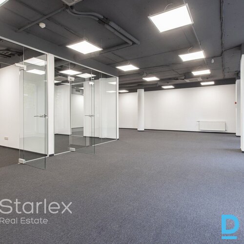 A klases birojs Rīgas centrā netālu no VEF tilta