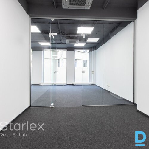 A klases birojs Rīgas centrā netālu no VEF tilta