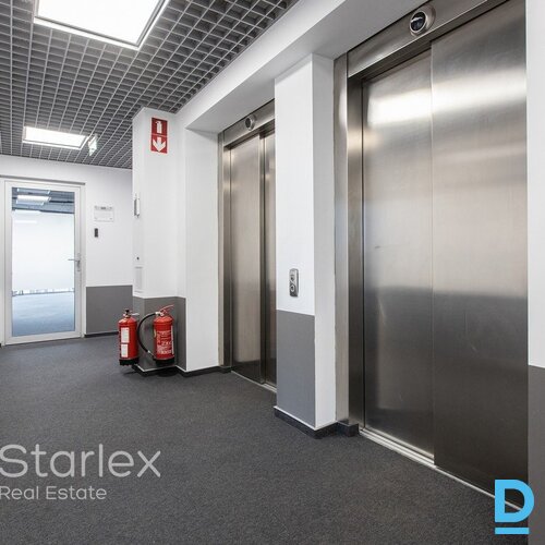 A klases birojs Rīgas centrā netālu no VEF tilta