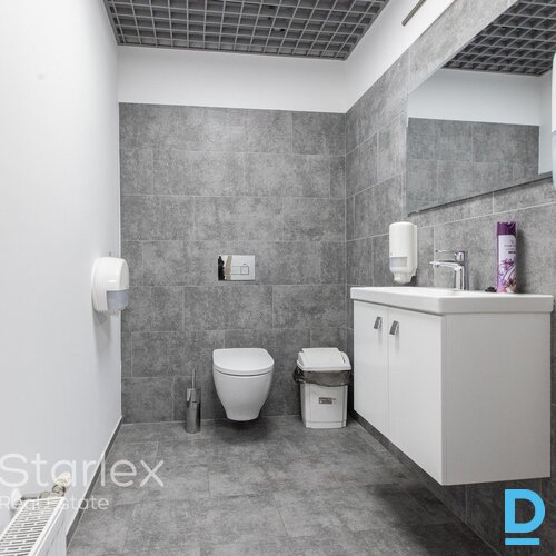 A klases birojs Rīgas centrā netālu no VEF tilta