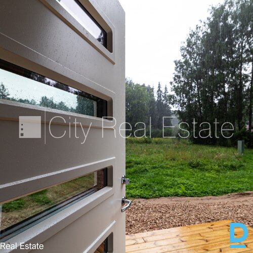 Pārdod māju Rīgā