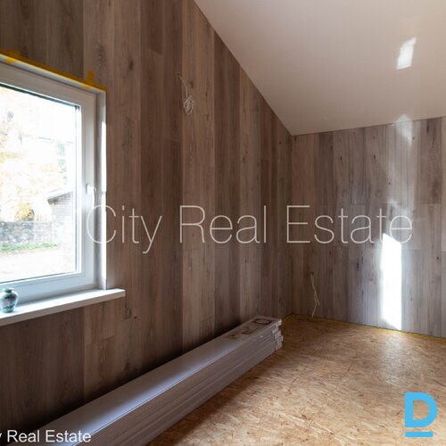 Pārdod māju Rīgā