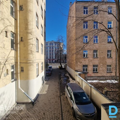 1922.gada ēku ansamblis Rīgas centrā – divas sešstāvu ēkas, kur pieejami dažāda lieluma un apdares līmeņa dzīvokļi par saprātīgu cenu