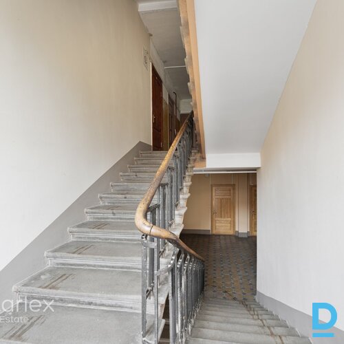 1922.gada ēku ansamblis Rīgas centrā – divas sešstāvu ēkas, kur pieejami dažāda lieluma un apdares līmeņa dzīvokļi par saprātīgu cenu