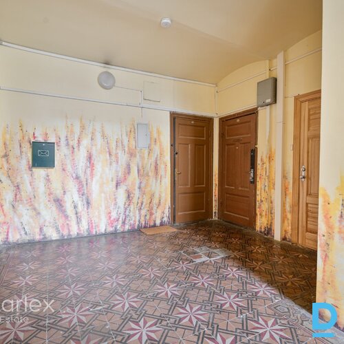 1922.gada ēku ansamblis Rīgas centrā – divas sešstāvu ēkas, kur pieejami dažāda lieluma un apdares līmeņa dzīvokļi par saprātīgu cenu